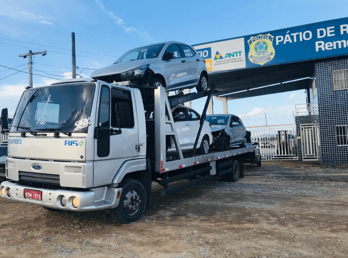 Frota de guinchos e reboques do Pátio Rocha